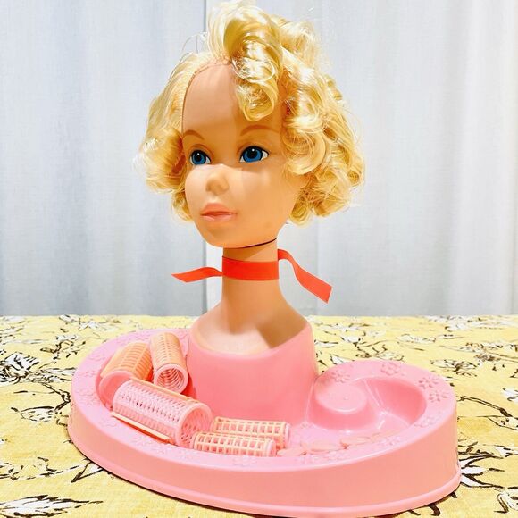 Vintage 1970s Barbie Beauty Center VTG Barbie 70s Original Barbie & Accessories - Picture 8 of 16